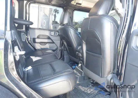 2021 Jeep Wrangler Unlimited Sahara Altitude 4X4 z USA, uszkodzony, nr VIN 1C4HJXEN5MW530996